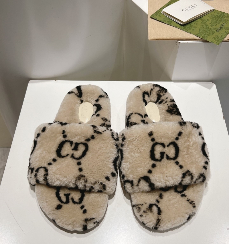 G*u*i slippers